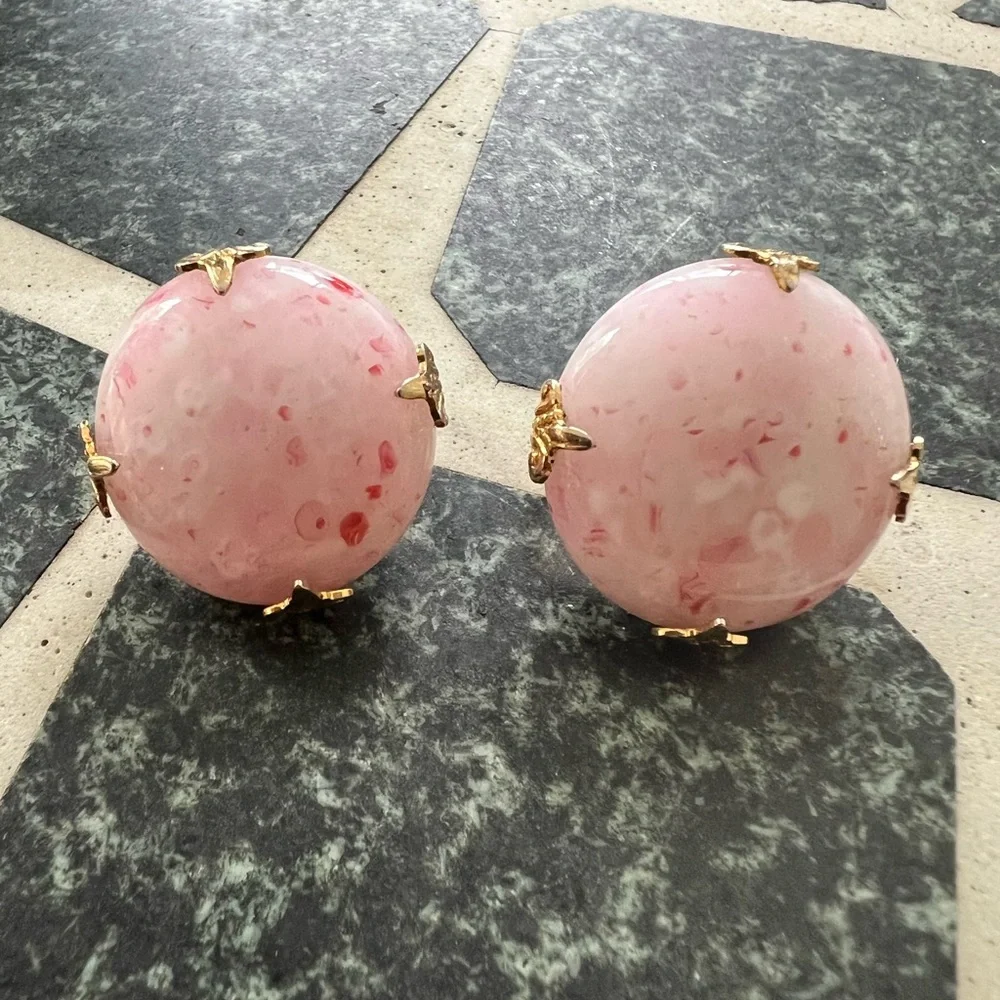 Vintage Vogue blush pink glass dark pink flecks clip gold tone prong earrings
